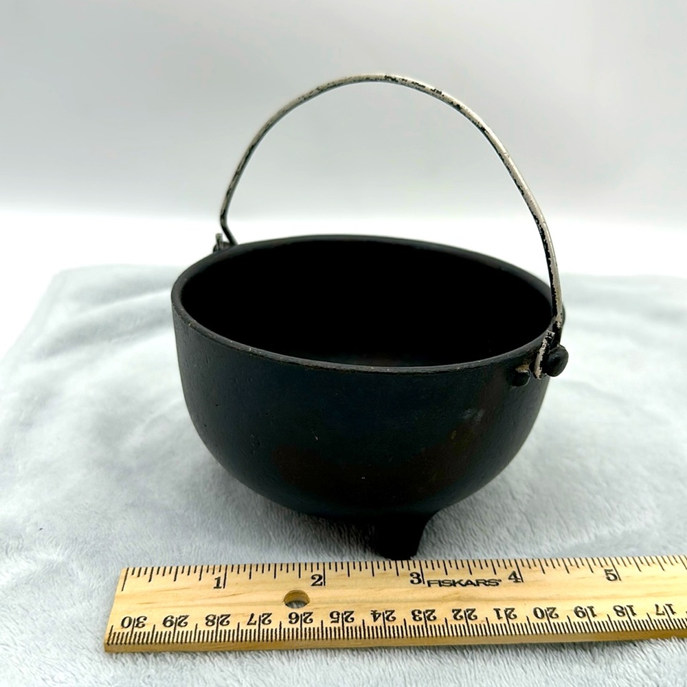Alloy Vintage Small Camping Pot 3-Footed MIN-ALLOY-NYC #90196 (Cauldron Pot)